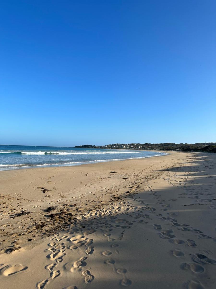 Serenity by the Sea Cottage in Apollo Bay with Jacuzzi - Housity