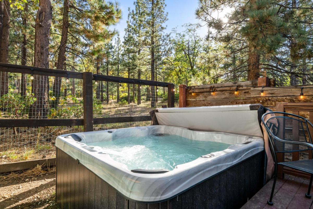 MOONRIDGE BUNGALOW - Close to Lake and Slopes - Housity