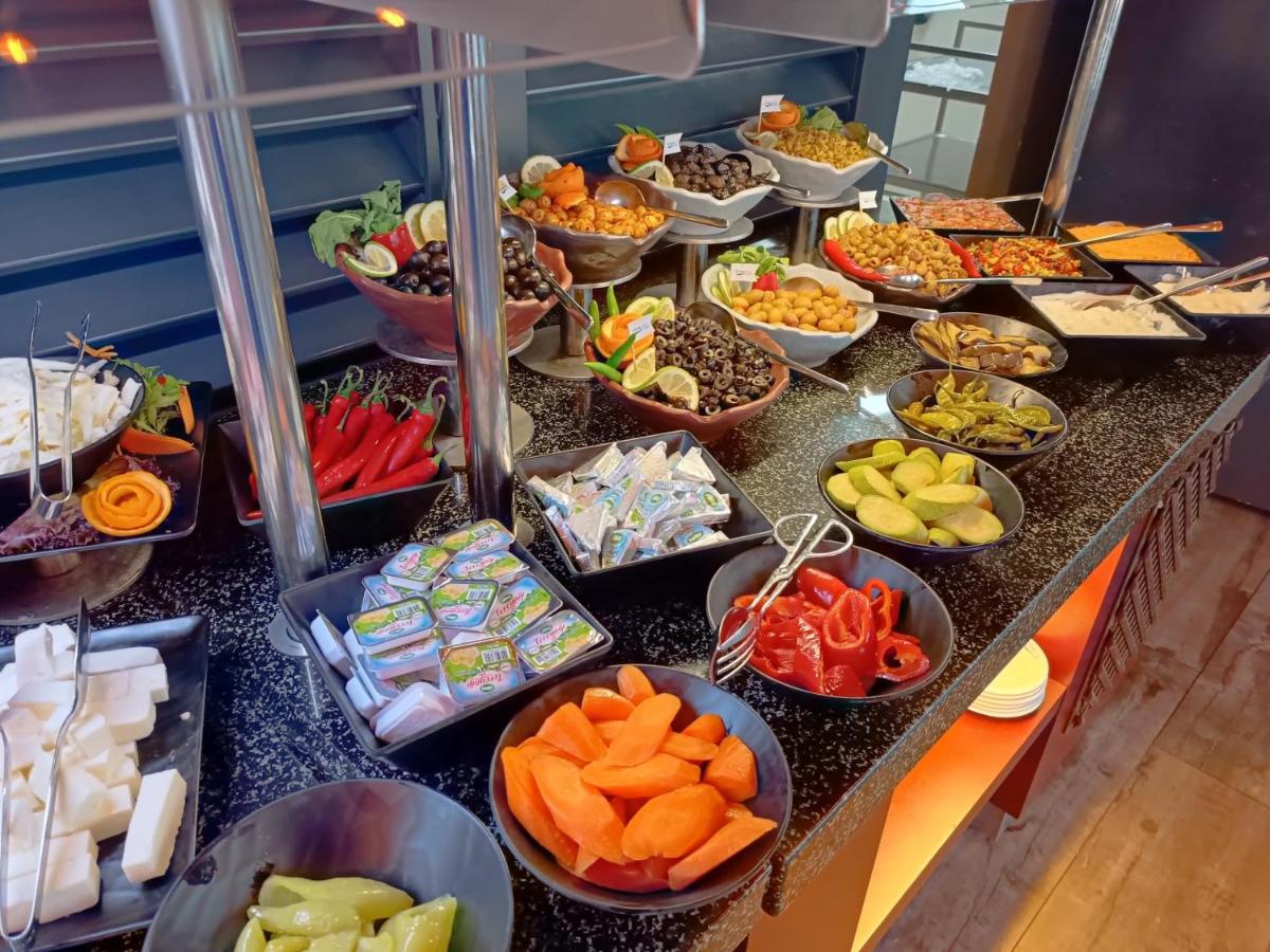 Forum Suite Otel - Housity