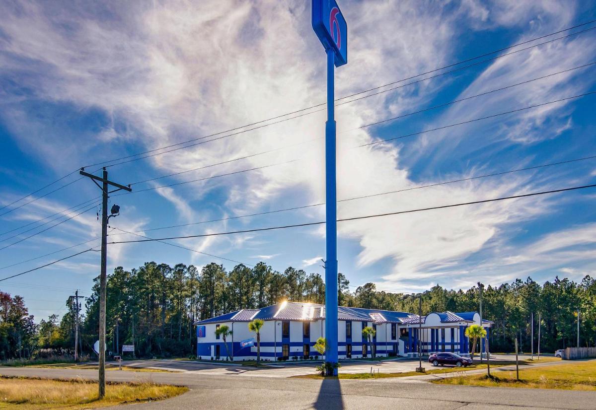 Motel 6 Moss Point, MS - Housity