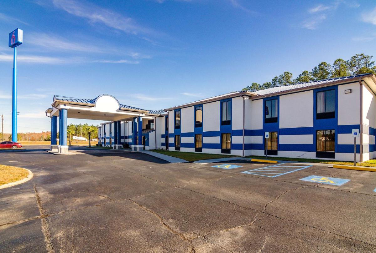 Motel 6 Moss Point, MS - Housity