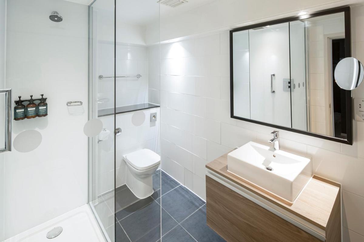 Crowne Plaza Solihull by IHG - Housity