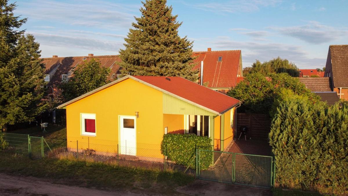 kleines Ferienhaus am Feldrand - Housity