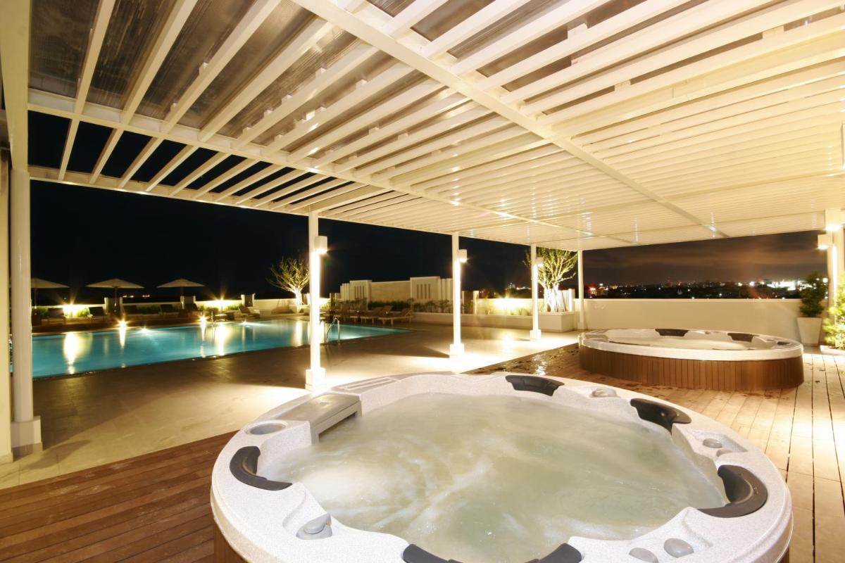Kameo Grand Hotel & Serviced Apartment, Rayong - Housity
