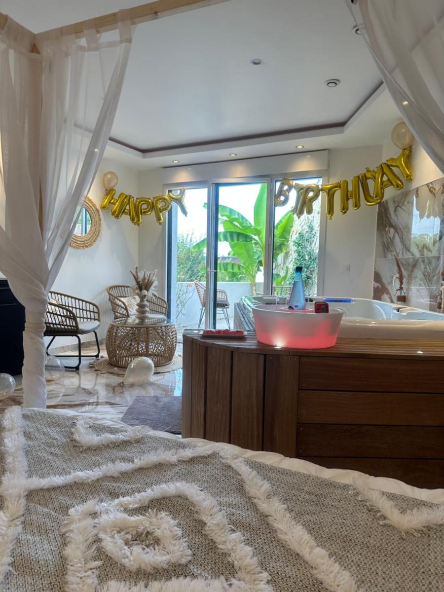 Studio La Boheme Jacuzzi et Terrasse vu sur Pic Saint Loup - Housity