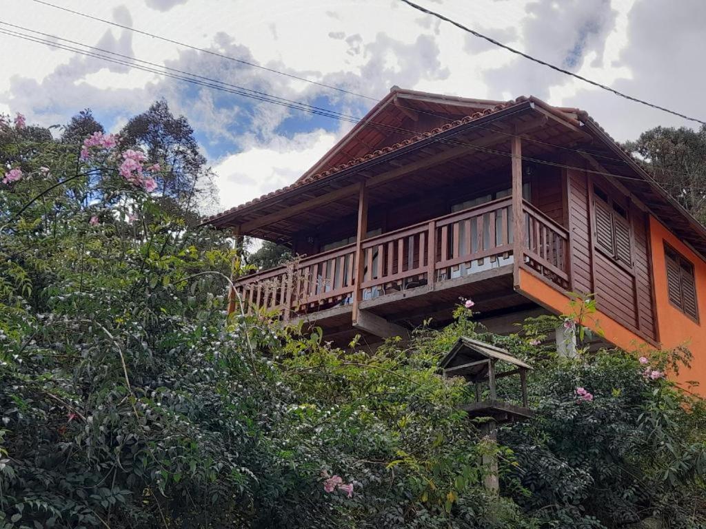 Chalés Requinte em Pedra Azul - Housity