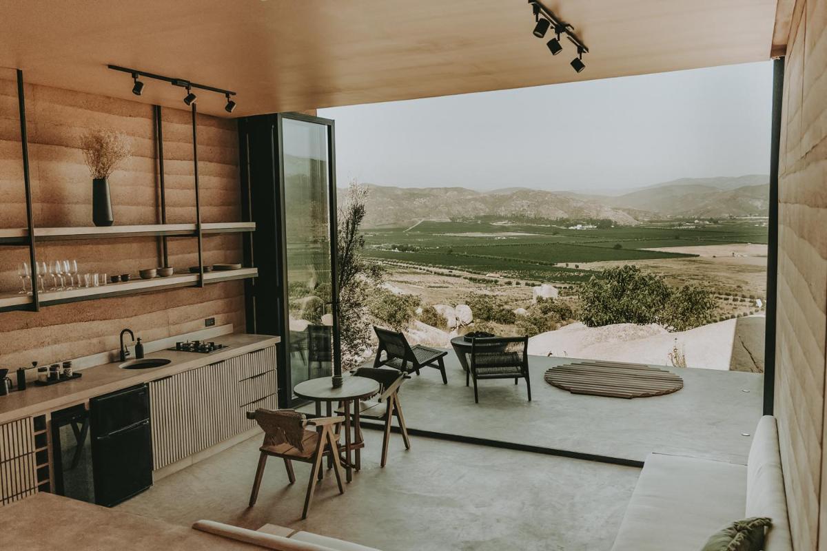 MIRA Earth Studios - Housity
