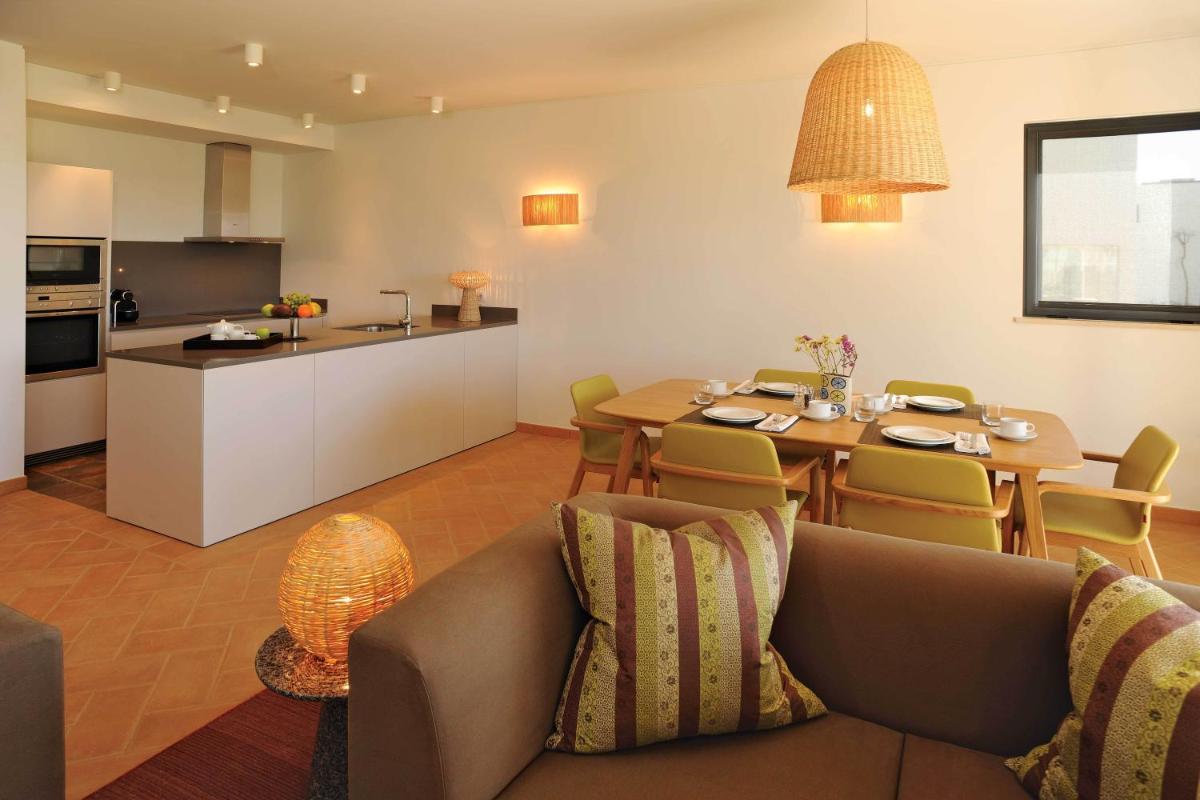 A cozinha ou kitchenette de Martinhal Sagres Beach Family Resort Hotel