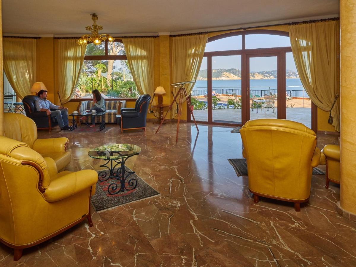 Zona de estar de Hotel Petit Cala Fornells