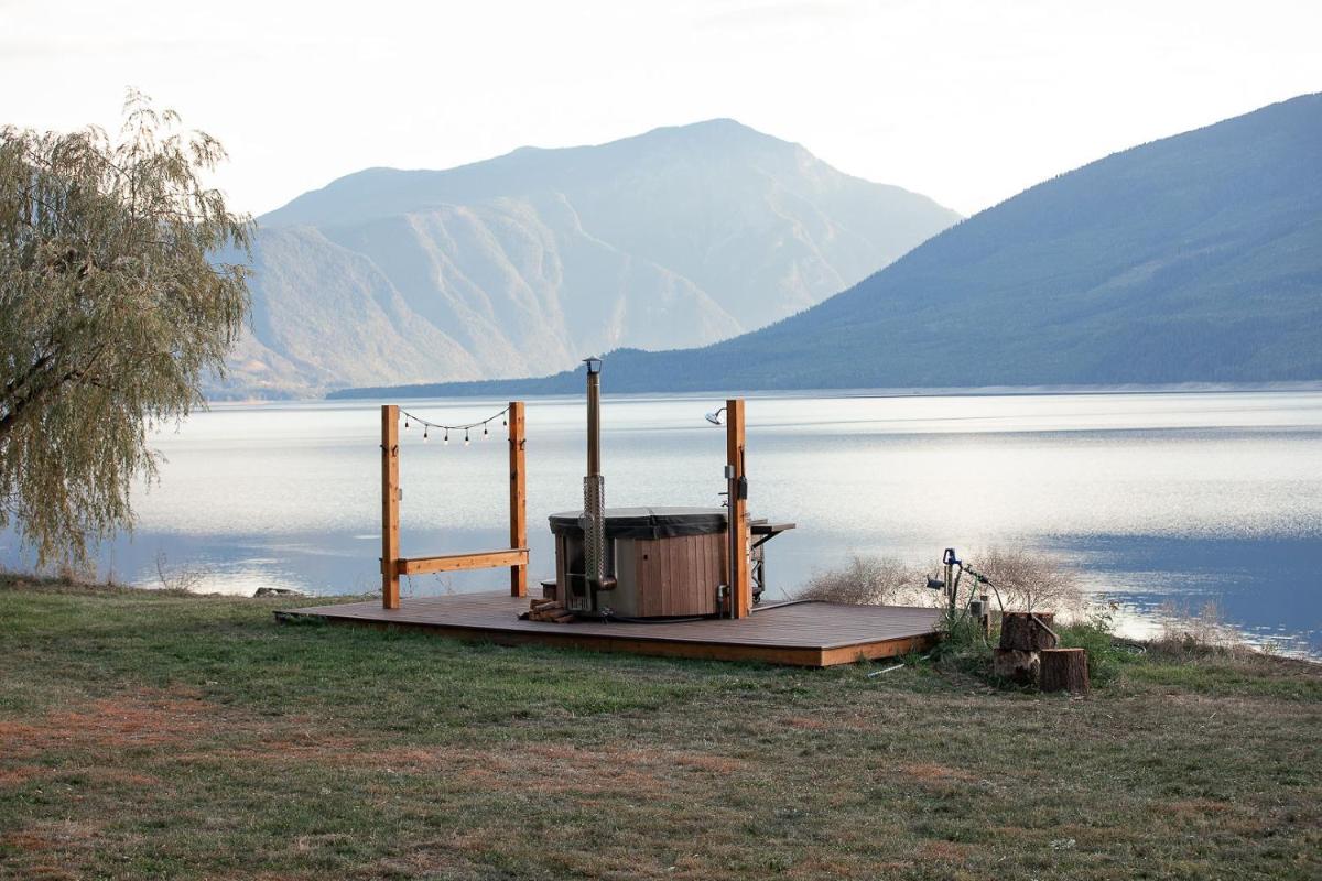 The Kootenay Lake House - A Private Luxury Retreat - Housity