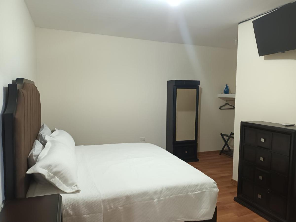 La Perla Suites - Housity