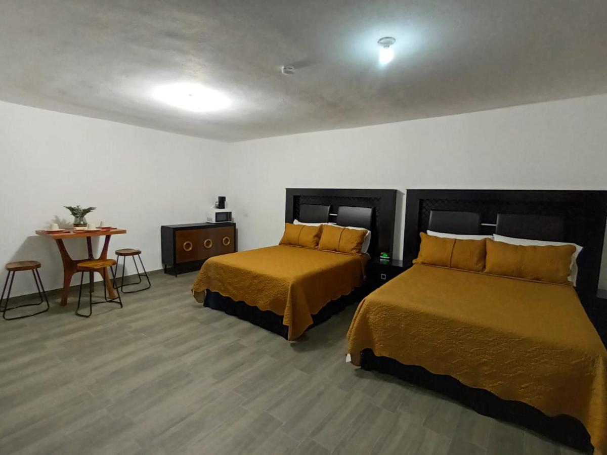 La Perla Suites - Housity