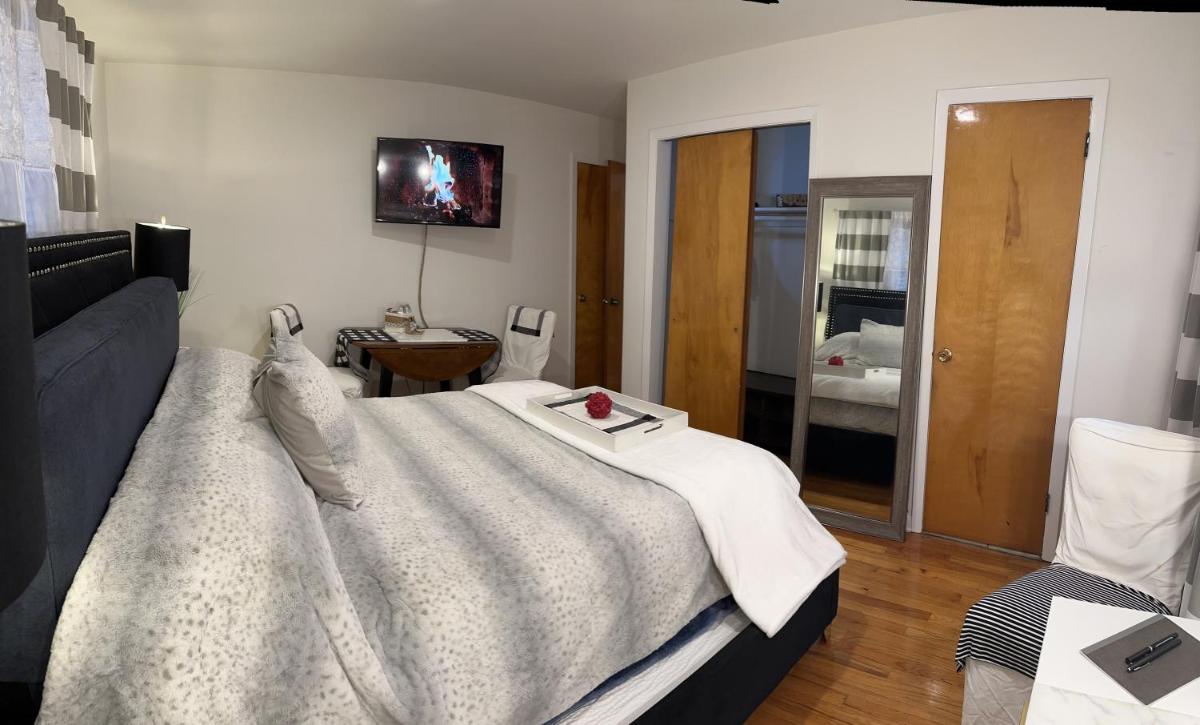 Welcoming Private Suite with French Touches - Housity