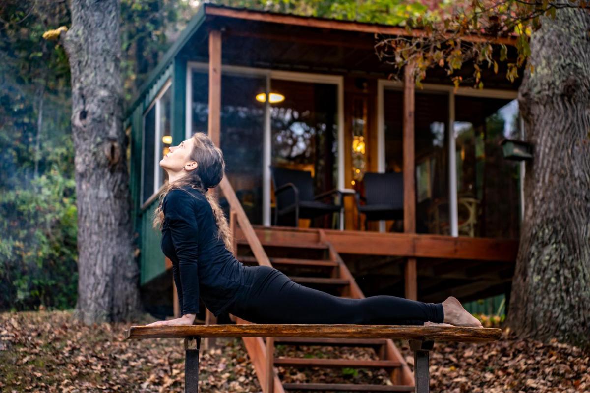 Peaceful Tiny Bungalow Water View Hot Tub - Housity