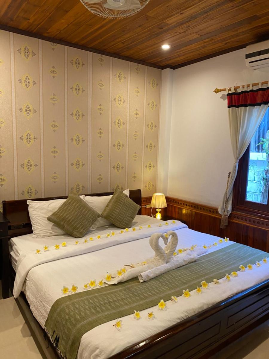 Golden Lotus Place - Housity