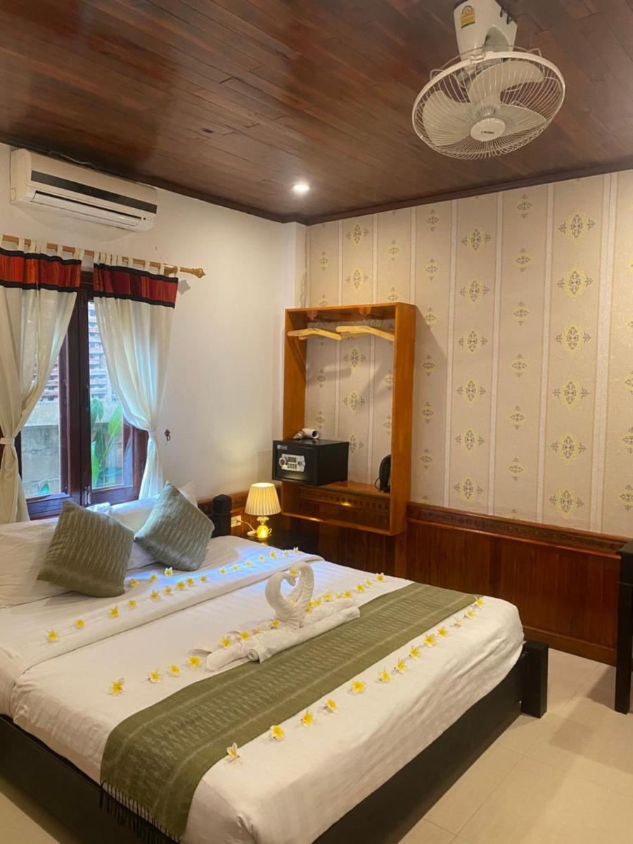 Golden Lotus Place - Housity