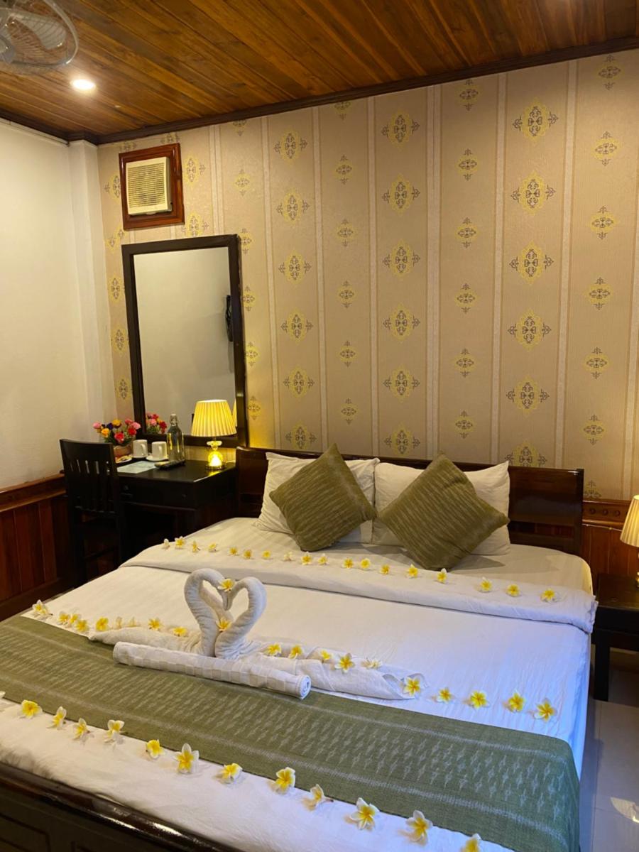 Golden Lotus Place - Housity