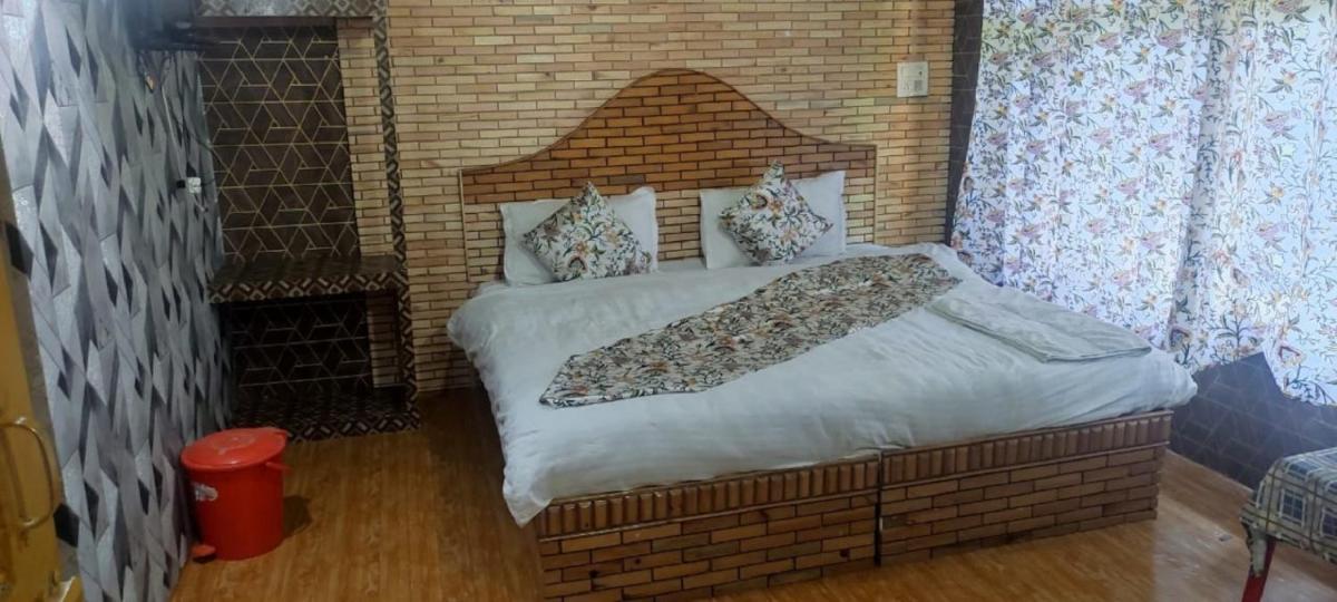 Hotel Summer Palace, Pahalgam - Housity