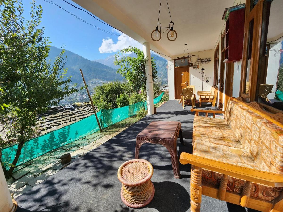 Safarnama Homestay - Rooms with Mountain and Sunset view - Housity