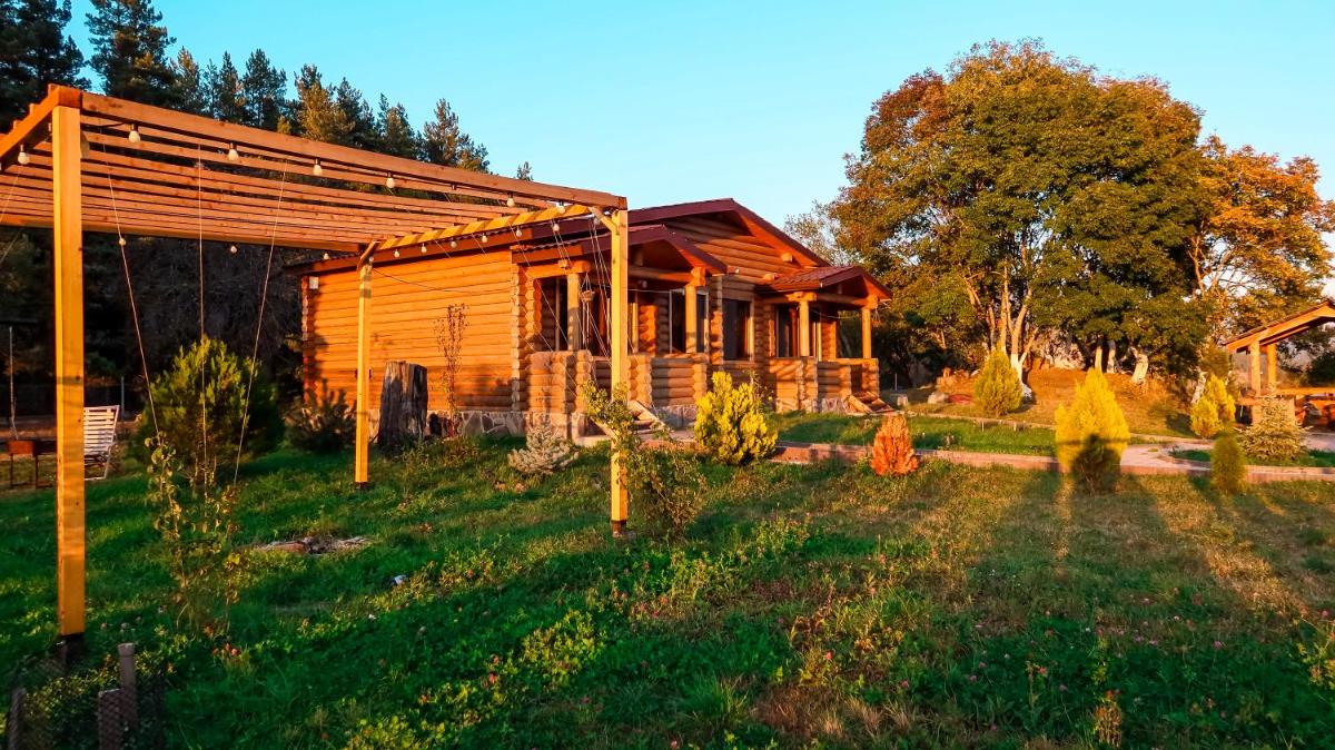 Kingswood Cabins - Housity