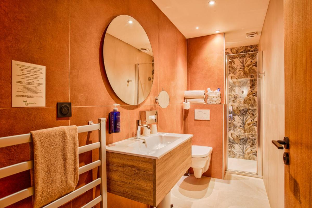 Salle de bains dans l'établissement Le Castel Cabourg hôtel & SPA- Restaurant La Calypso