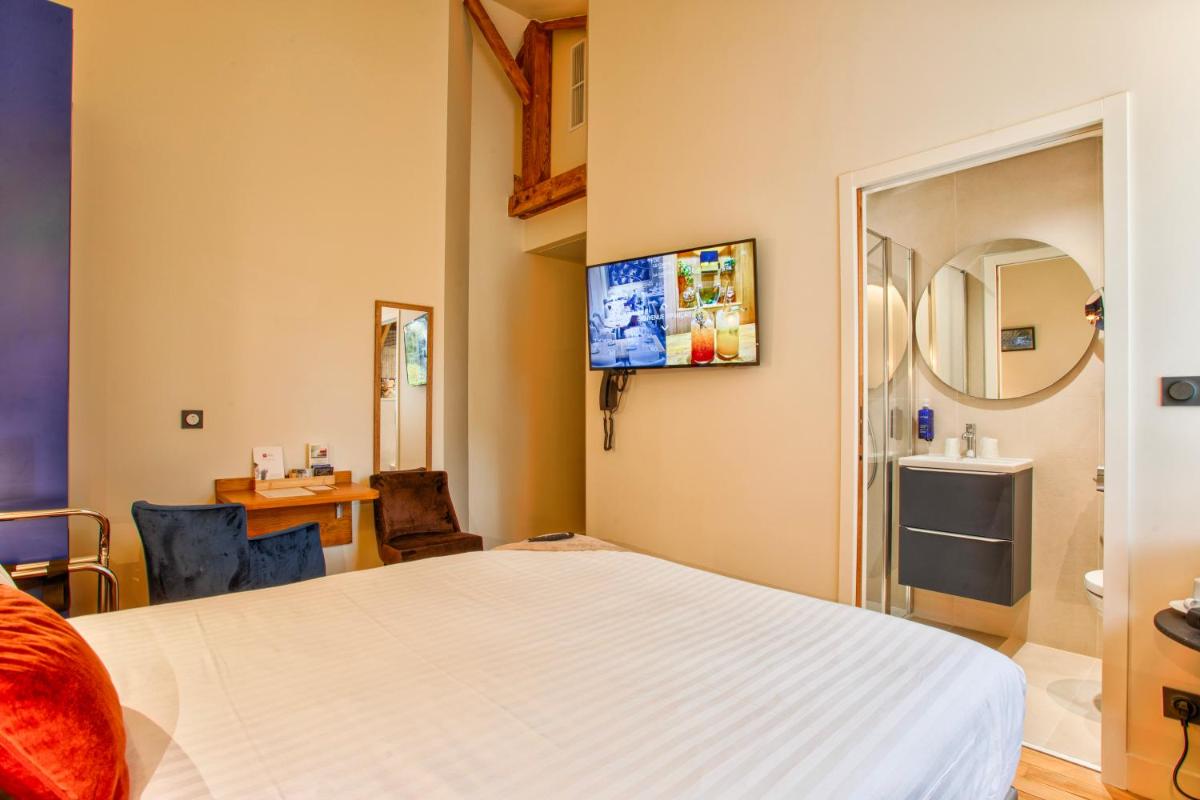 Un ou plusieurs lits dans un hébergement de l'établissement Le Castel Cabourg hôtel & SPA- Restaurant La Calypso