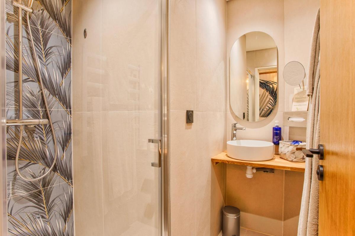 Salle de bains dans l'établissement Le Castel Cabourg hôtel & SPA- Restaurant La Calypso