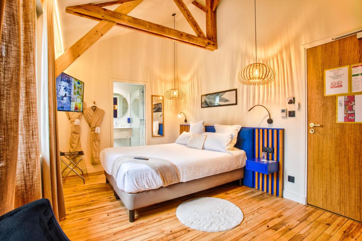 Un ou plusieurs lits dans un hébergement de l'établissement Le Castel Cabourg hôtel & SPA- Restaurant La Calypso