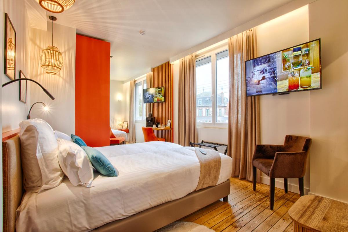 Un ou plusieurs lits dans un hébergement de l'établissement Le Castel Cabourg hôtel & SPA- Restaurant La Calypso