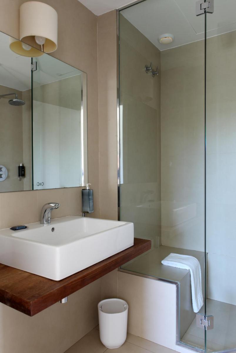 Un baño de Hostal Empúries