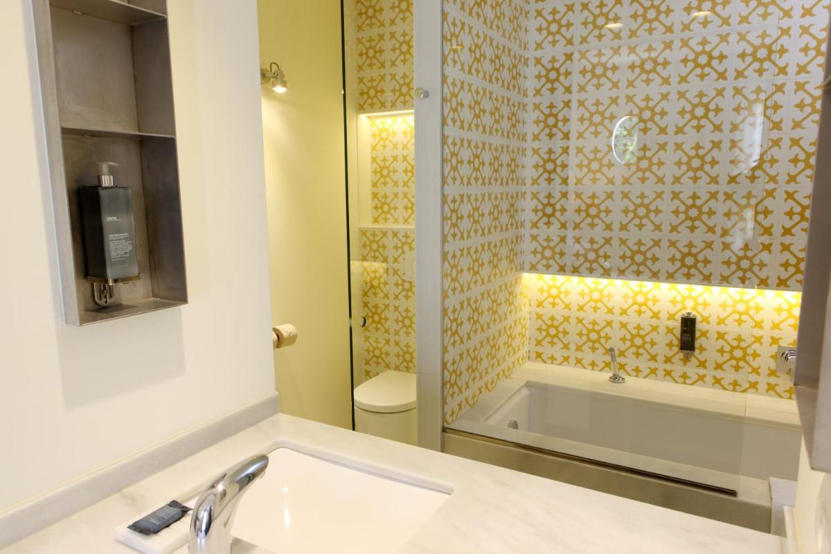 Un baño de Hostal Empúries