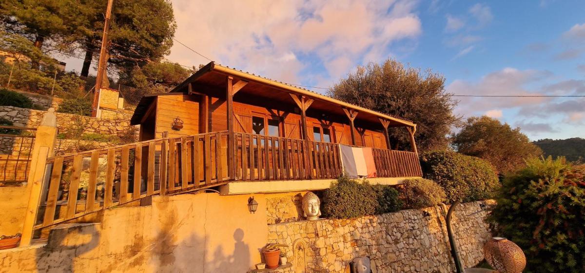 Le Chalet de la Pierreraie Côte d'Azur Piscine Terrasse et Vue Mer - Housity