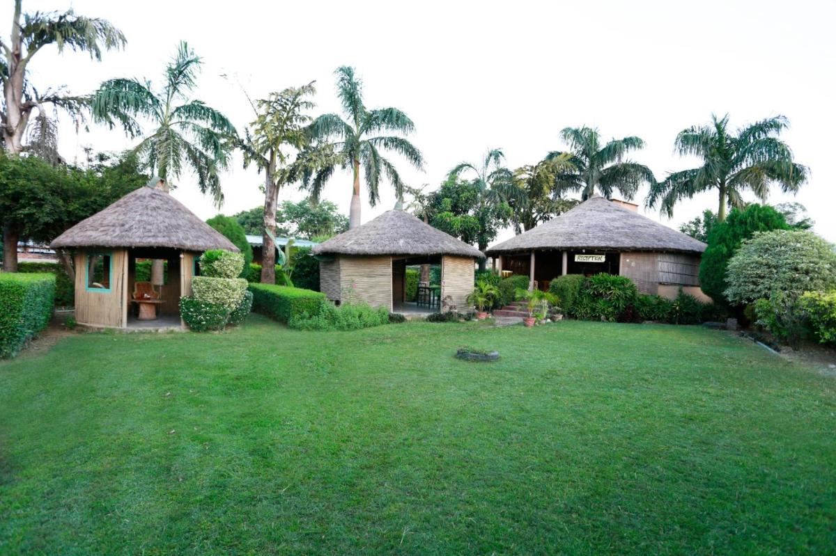 Corbett Soho Resort - Housity