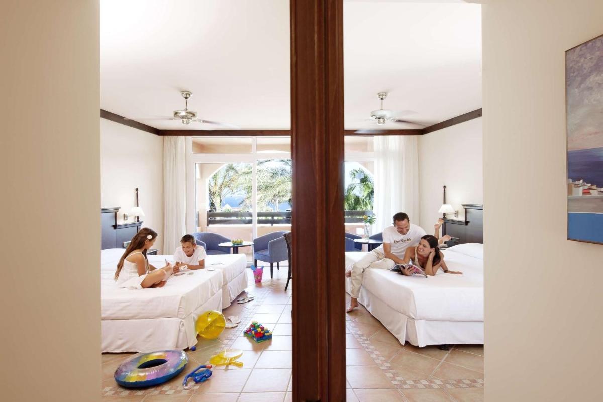 Cama o camas de una habitación en Occidental Jandía Mar