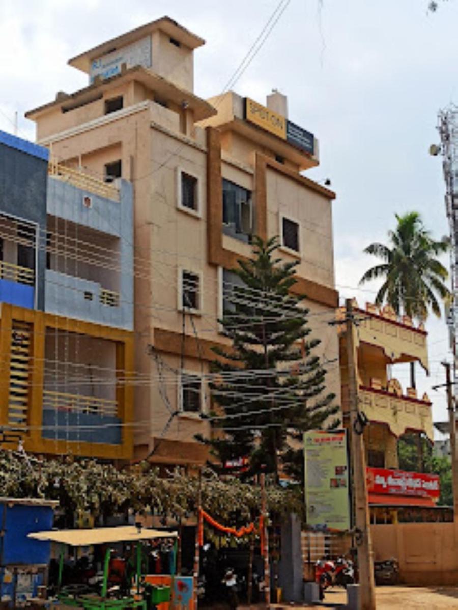 RJ Comforts Hotel And Lodging, Vikarabad - Housity