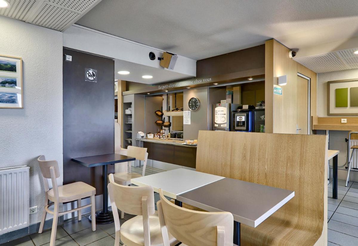 B&B HOTEL Clermont-Ferrand Le Brézet Aéroport - Housity