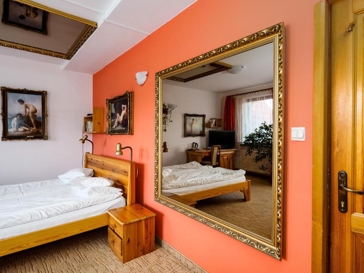 Hotel Jan - Housity