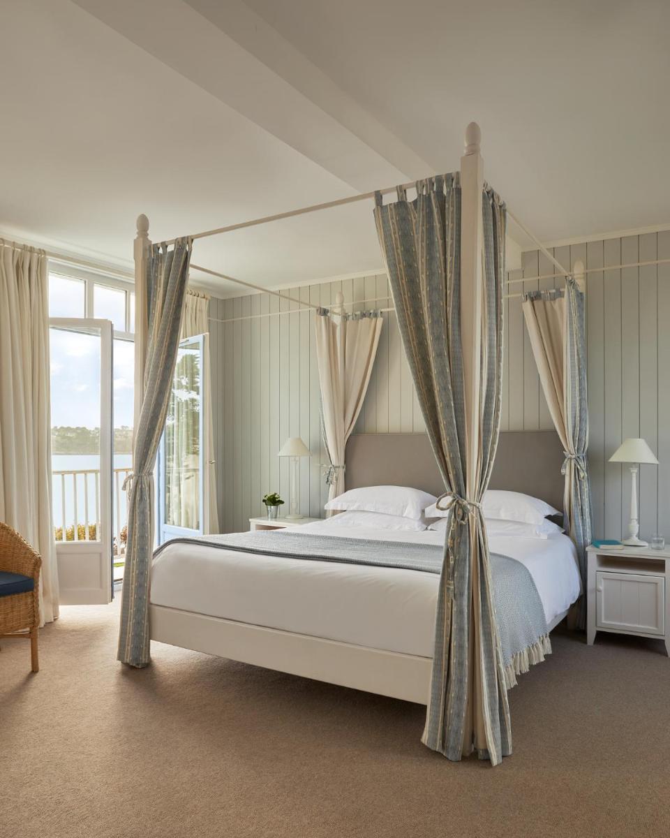 Un ou plusieurs lits dans un hébergement de l'établissement Le Grand Hotel des Bains & Spa - Bretagne