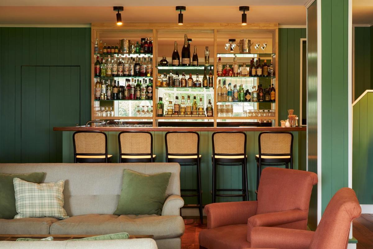 Coin salon dans l'établissement Le Grand Hotel des Bains & Spa - Bretagne