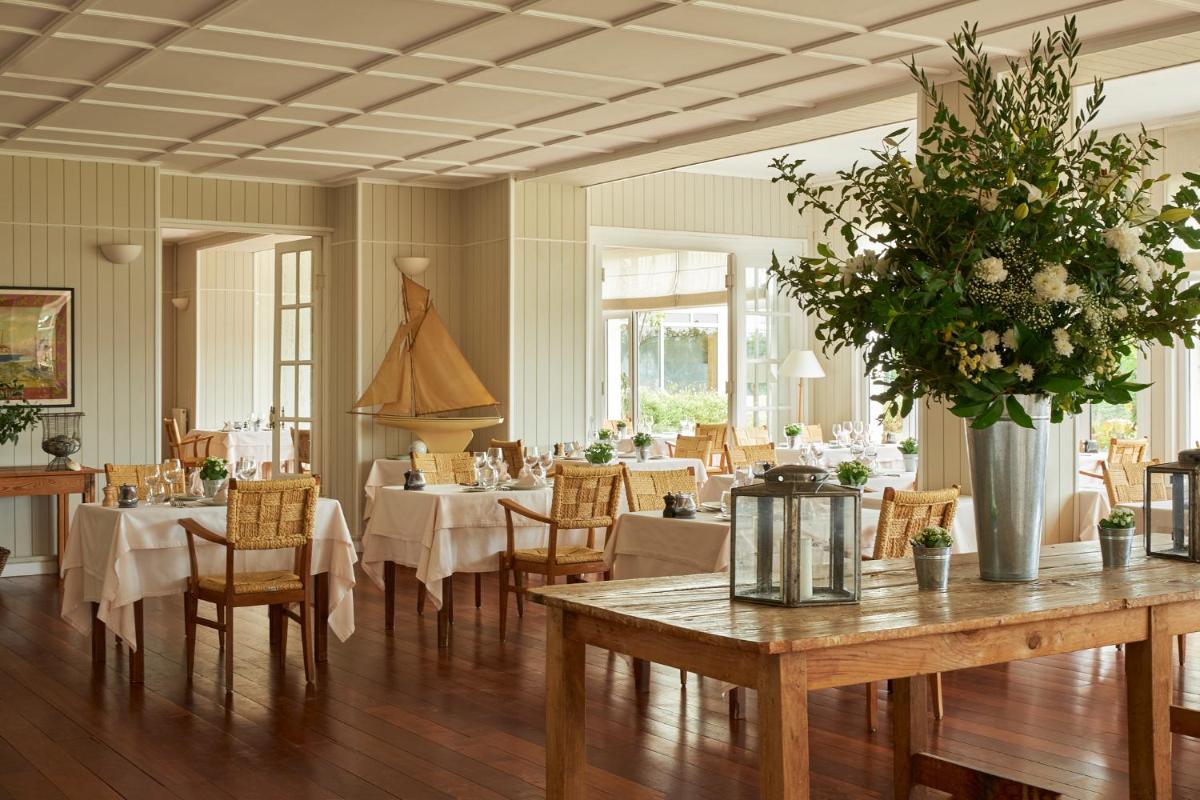Restaurant ou autre lieu de restauration dans l'établissement Le Grand Hotel des Bains & Spa - Bretagne