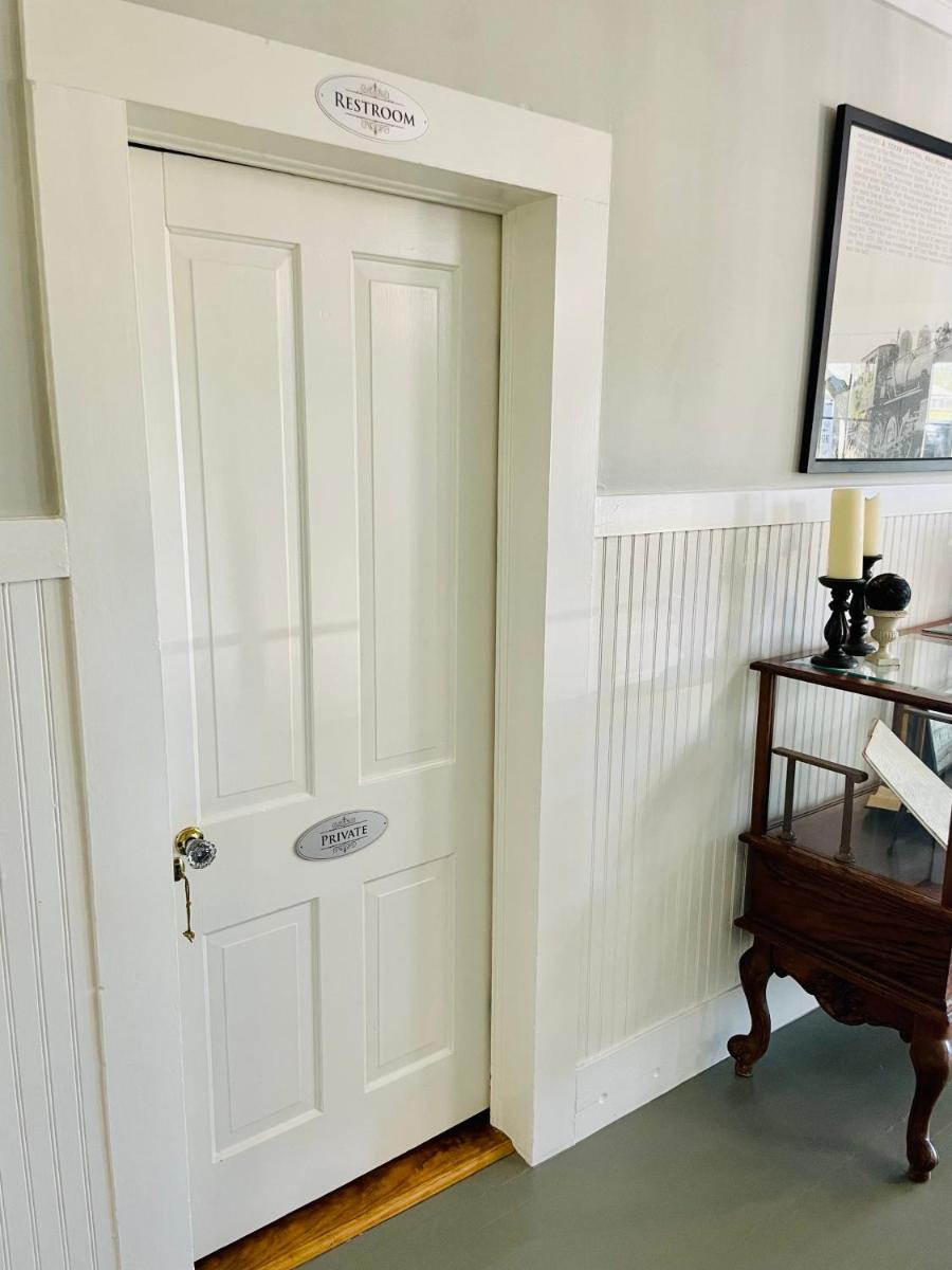 Dabbs Hotel Bed and Breakfast - Housity