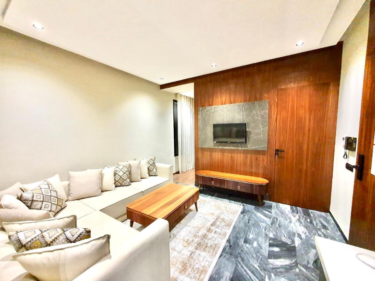 NEW modern 1 BR, 1min fr tramway - Housity
