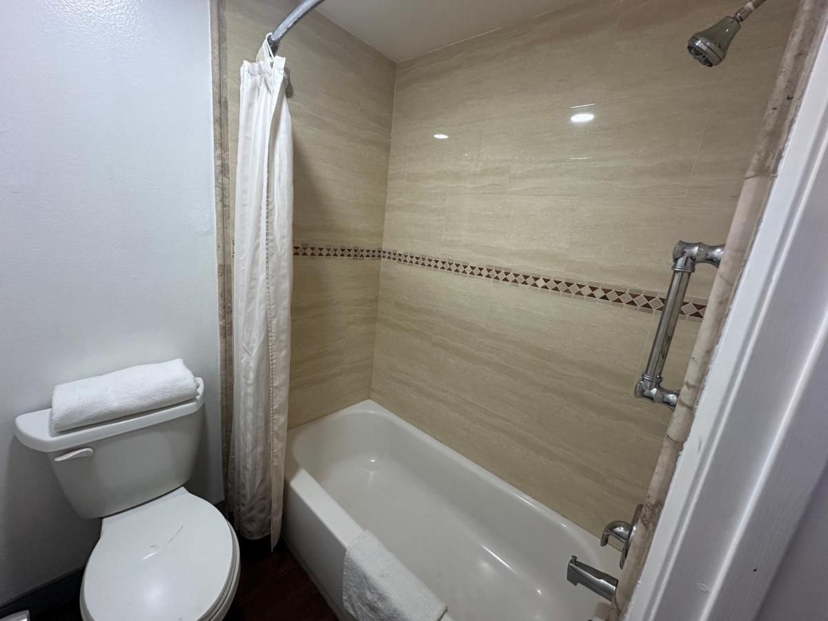 Palm Inn Hotel near Tyler Mall Riverside - Housity