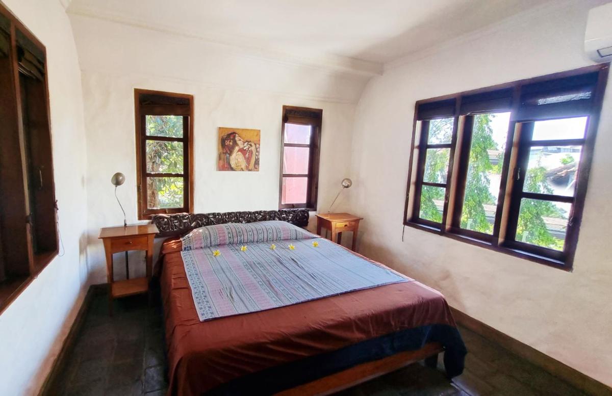 Flash Back Bungalow - Housity