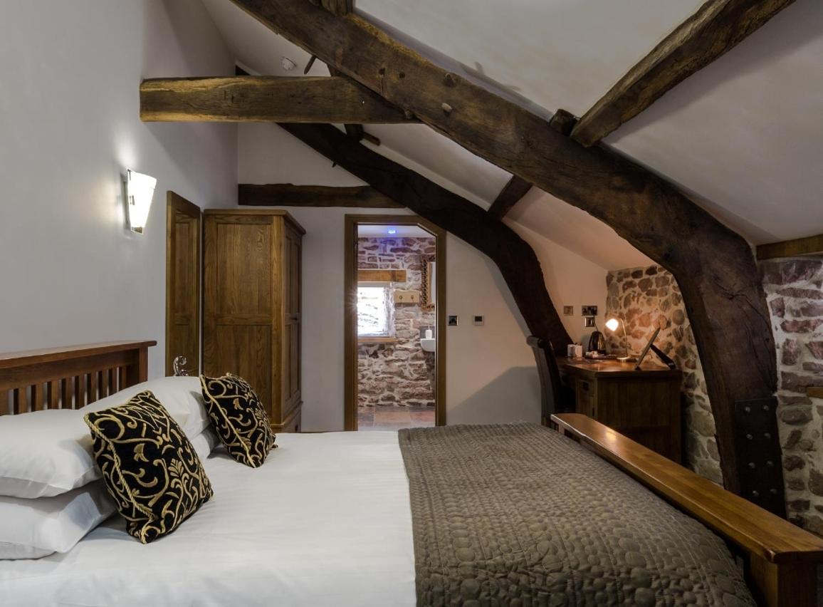 Gosforth Hall Inn - Housity
