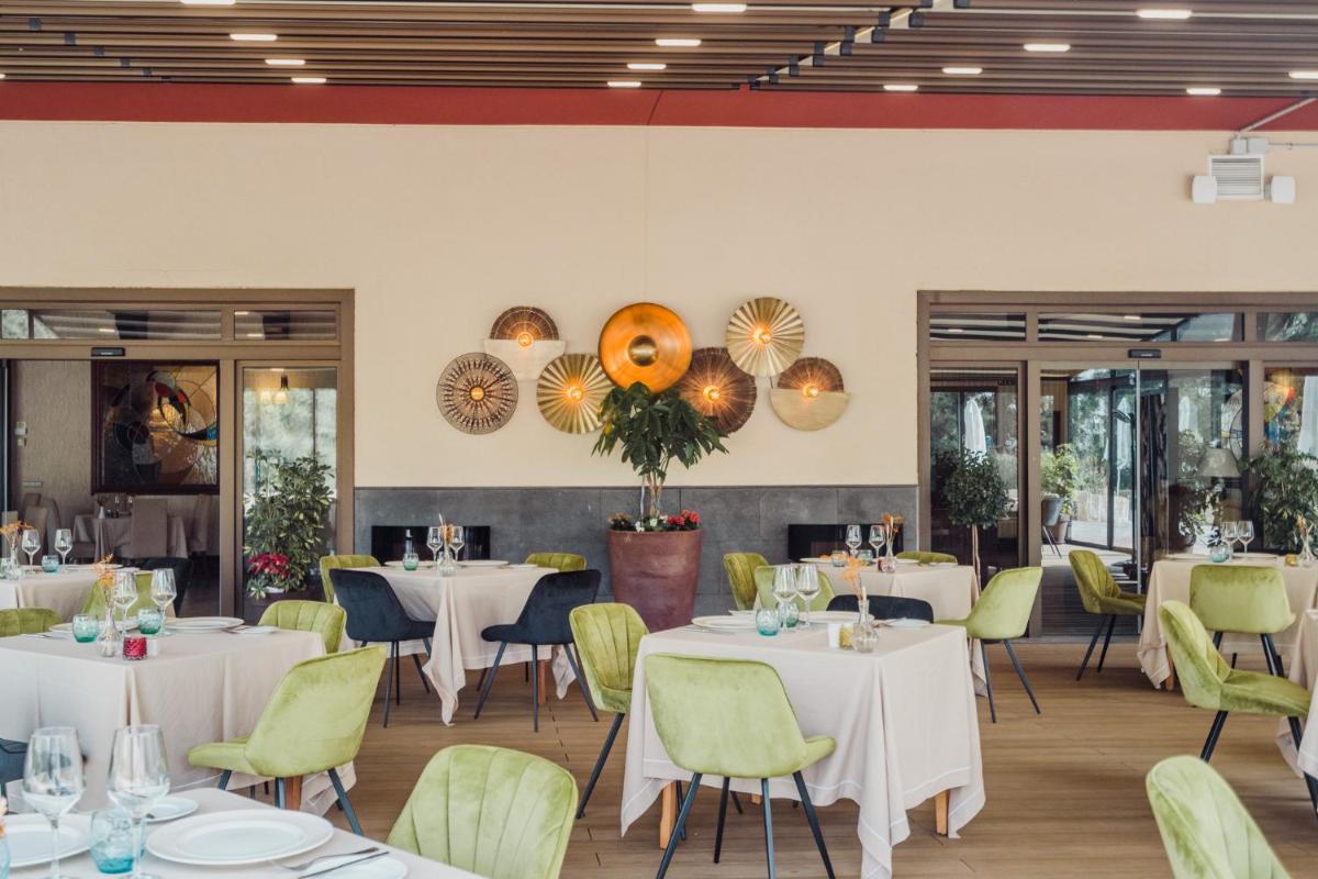 Un restaurante o sitio para comer en Hotel Spa Villalba