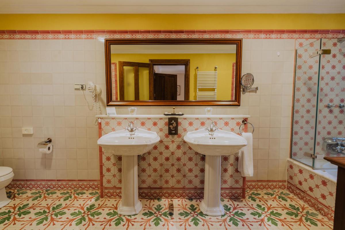 Un baño de Hotel Spa Villalba