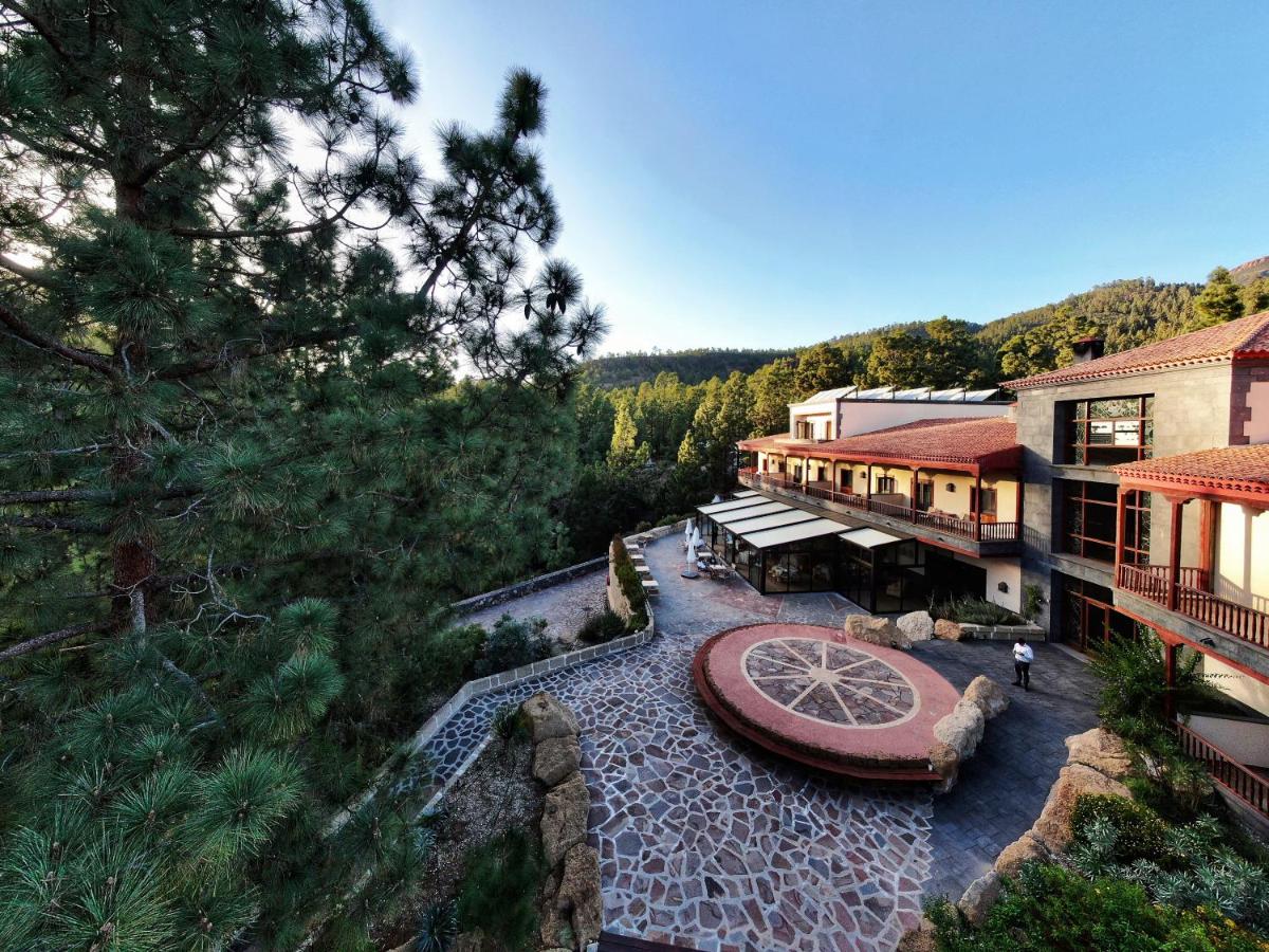 una vista aérea de un edificio con patio en Hotel Spa Villalba, en Vilaflor