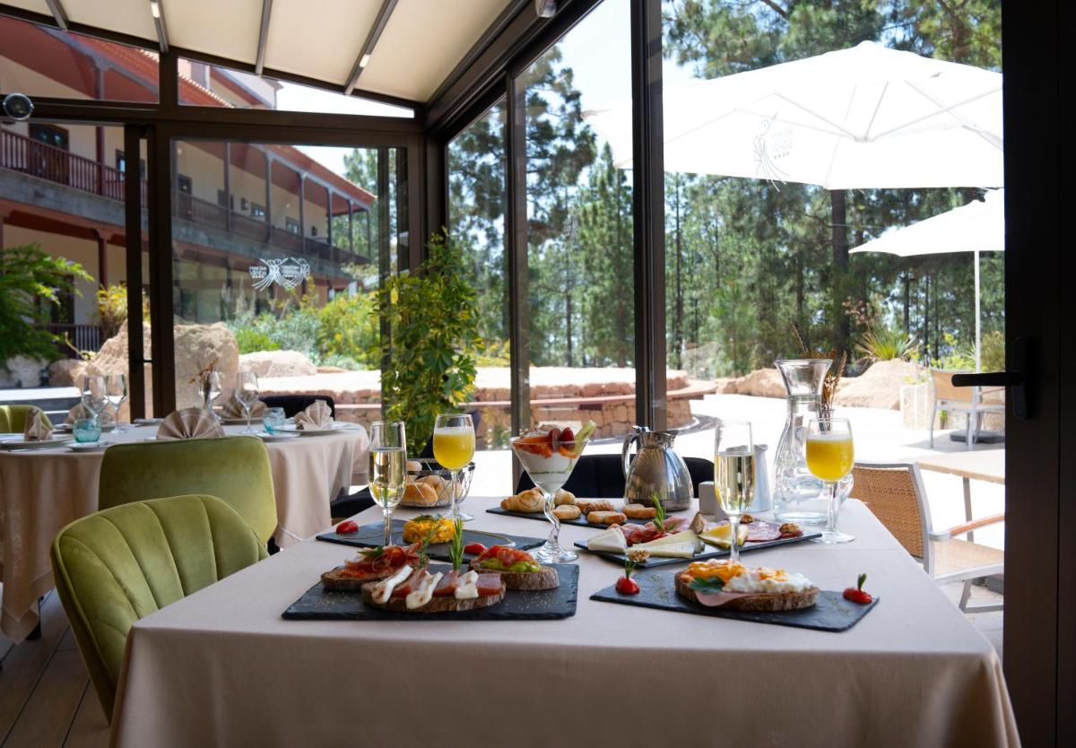 Comida en o cerca de este hotel