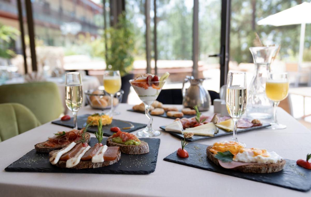 Comida en o cerca de este hotel